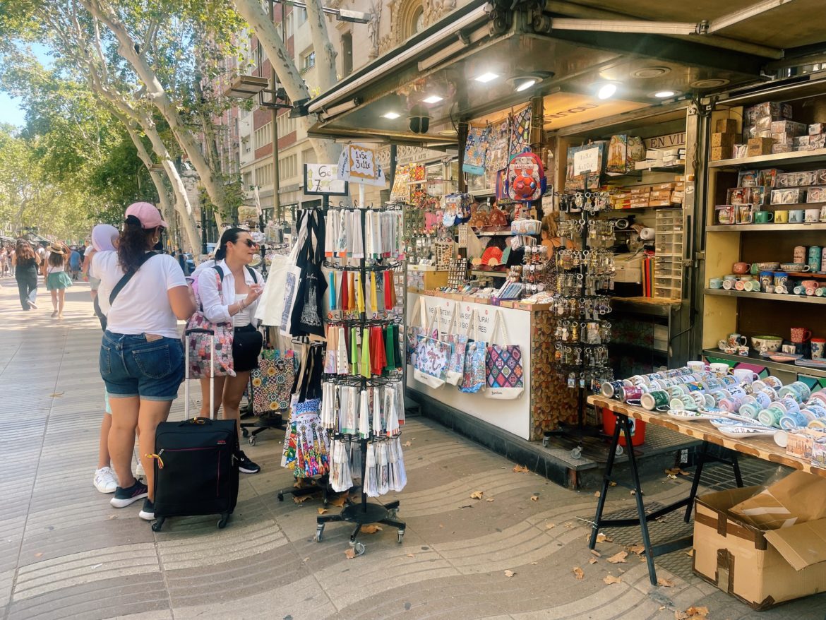 commerces-ramblas-touristes